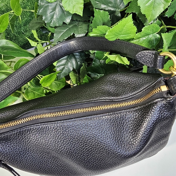 SOLDm Coach Black Purse Shoulderbag Pebble Leather Shay Purse # 93811 read desc. - Picture 4 of 16